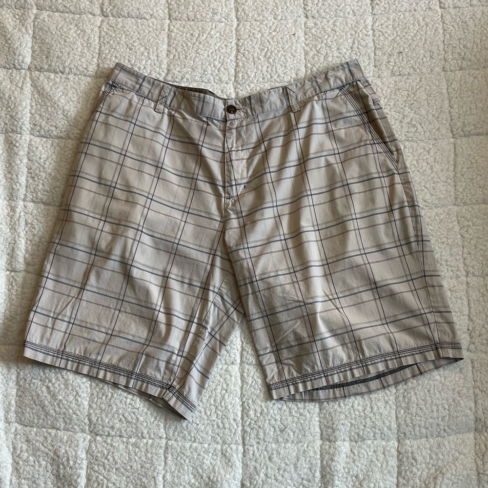 Adidas khaki stretch plaid shorts - Picture 2 of 14